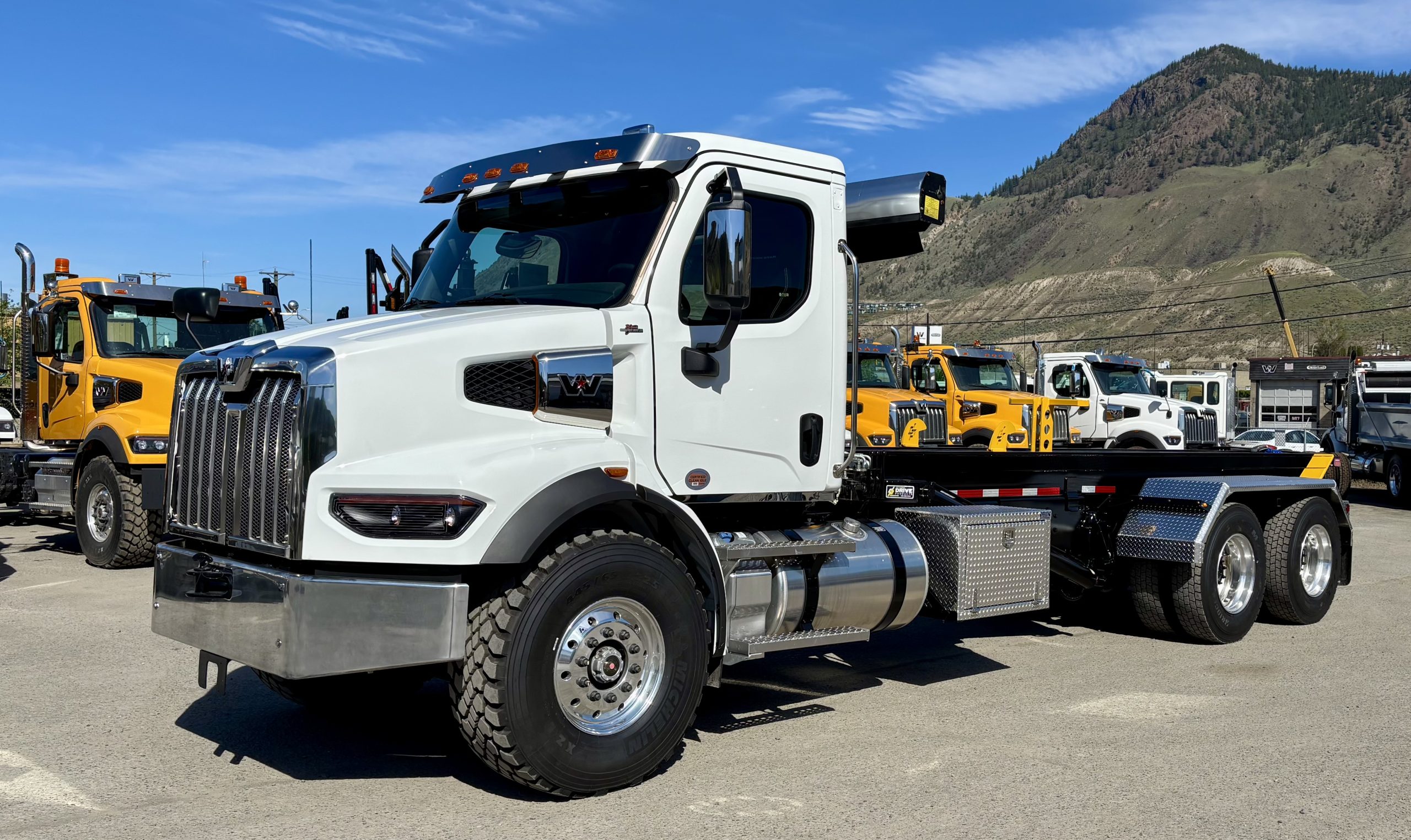 2025 Western Star 47XSB Day Cab #VT0800N