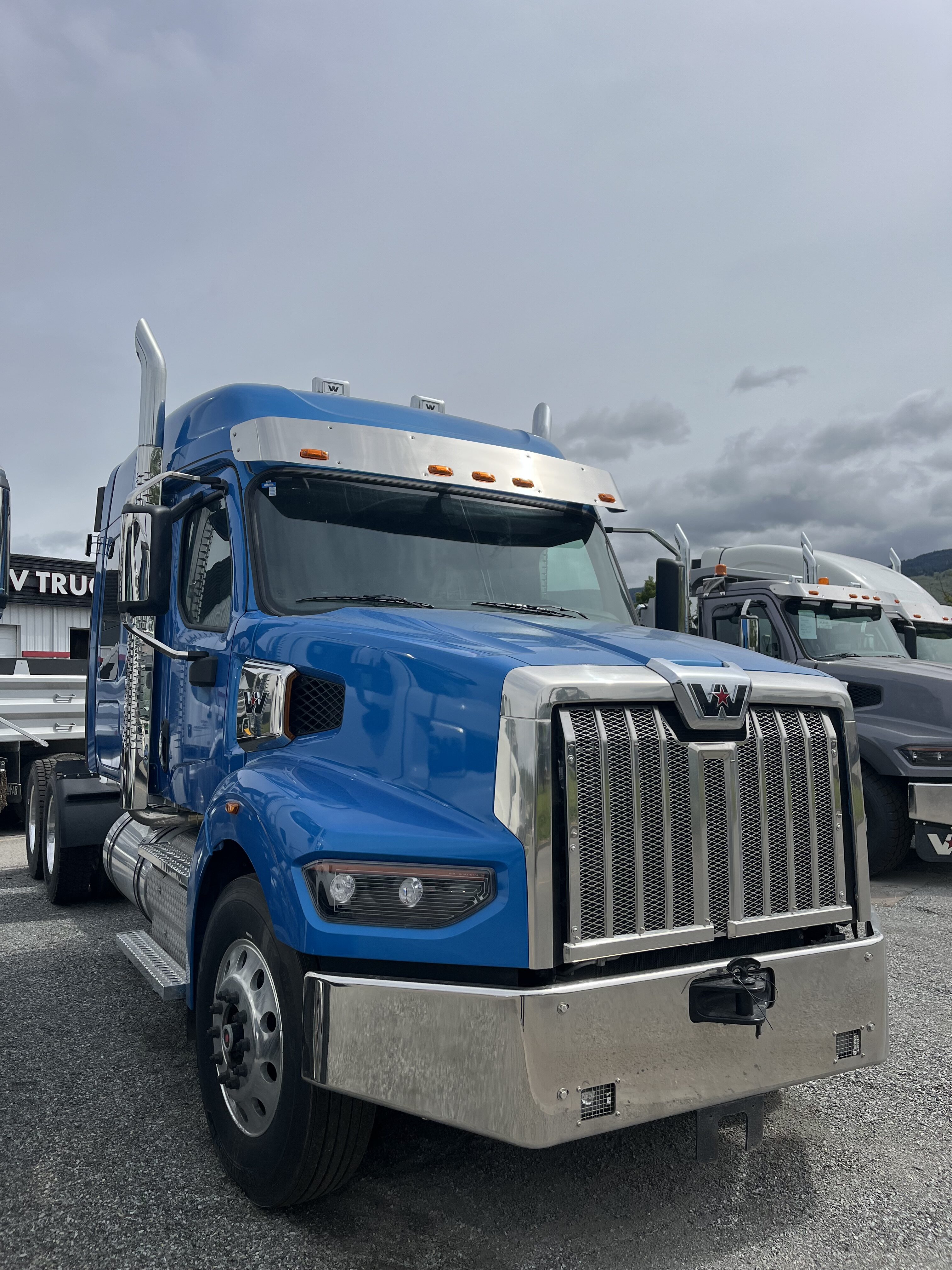 2025 Western Star 49X 072" Sleeper #WE2511N