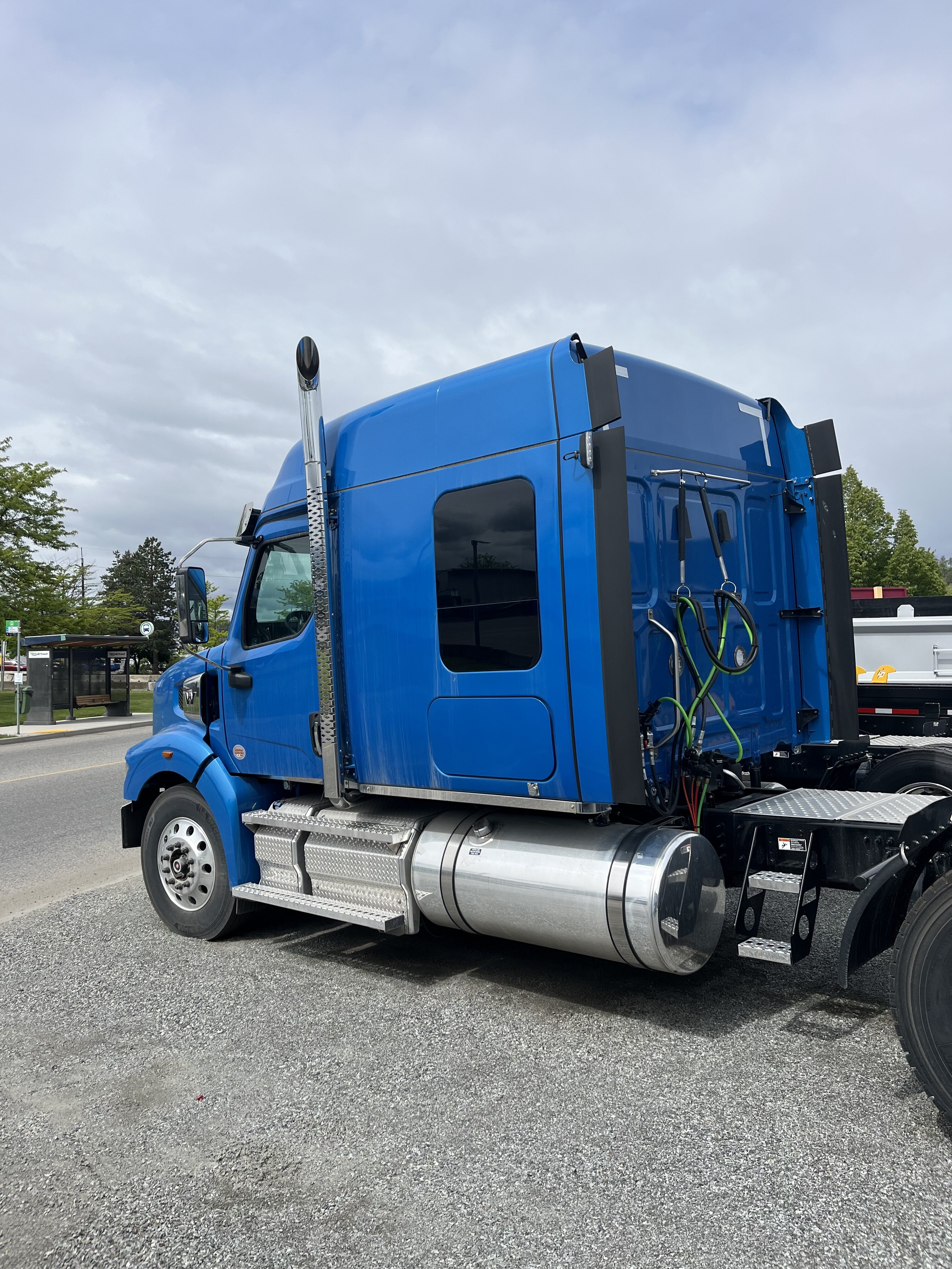 2025 Western Star 49X 072" Sleeper #WE2511N