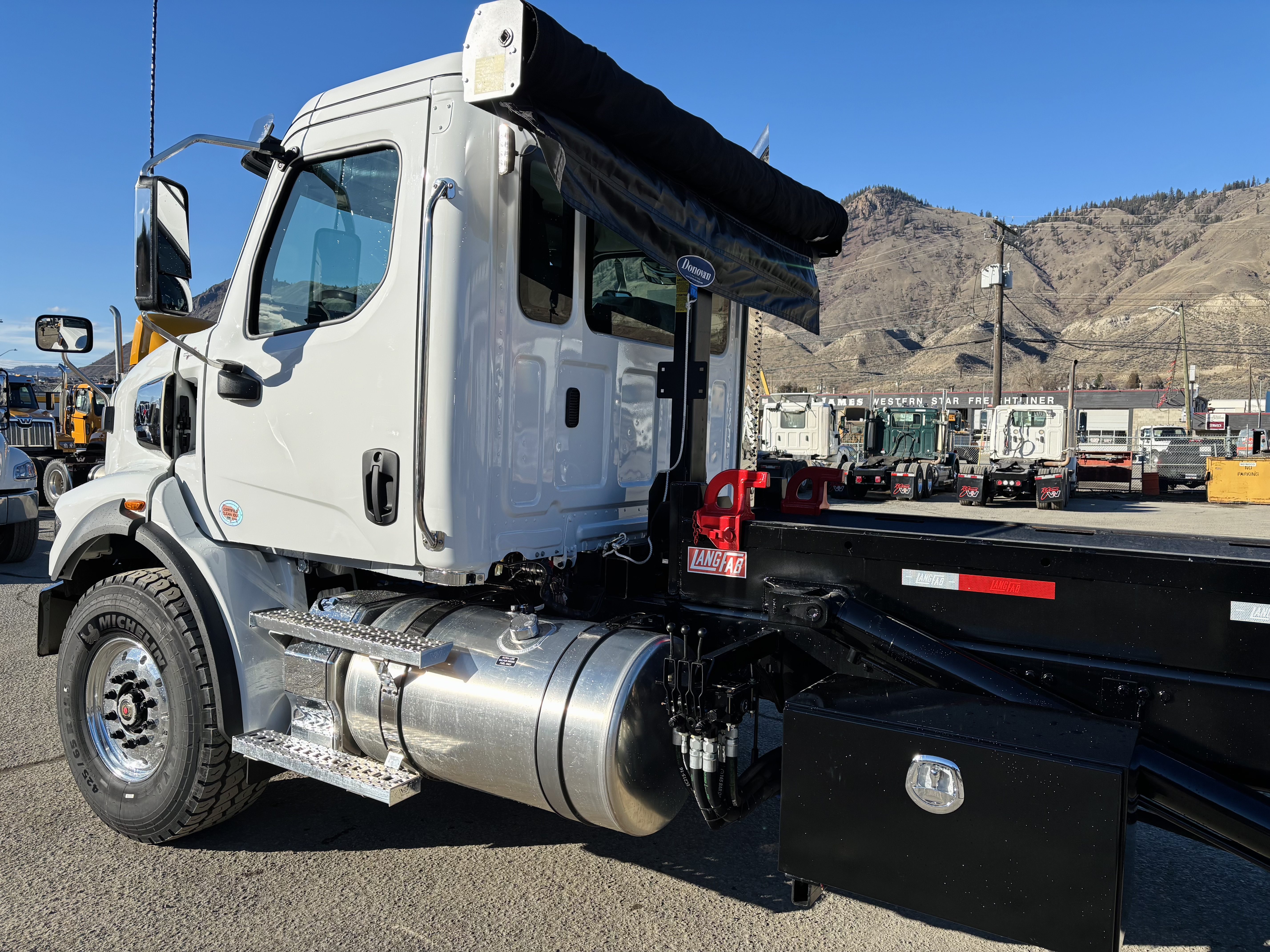 2025 Western Star 47XSB Day Cab #WE7311N