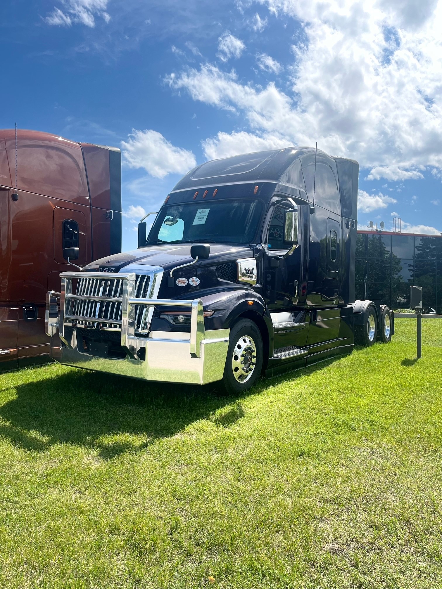 2025 Western Star 57X 072" Sleeper #WF0758N
