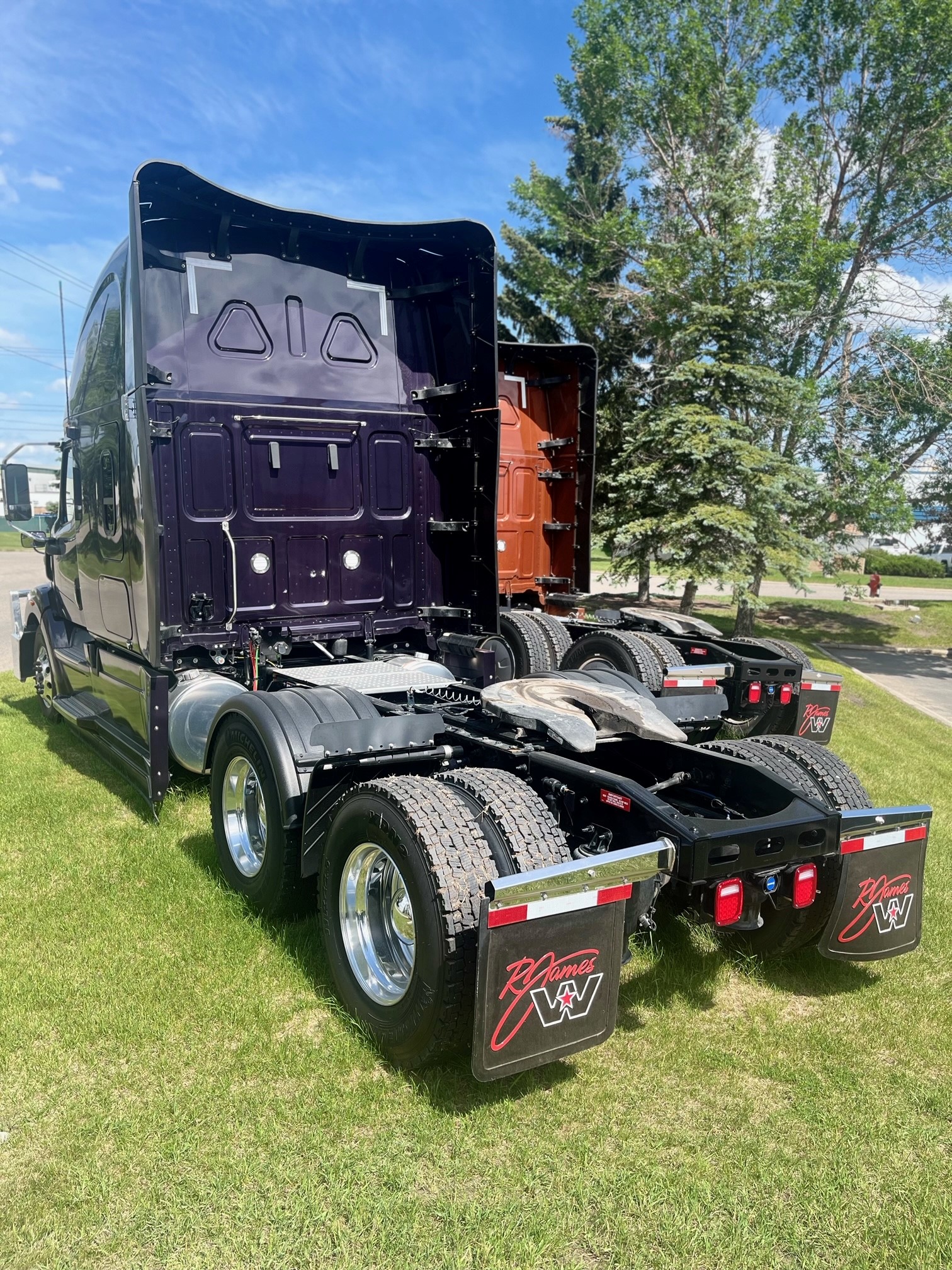 2025 Western Star 57X 072" Sleeper #WF0758N