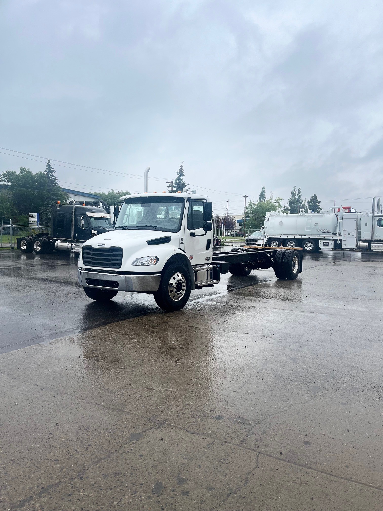 2026 Freightliner M2 106 Day Cab #WJ7371N
