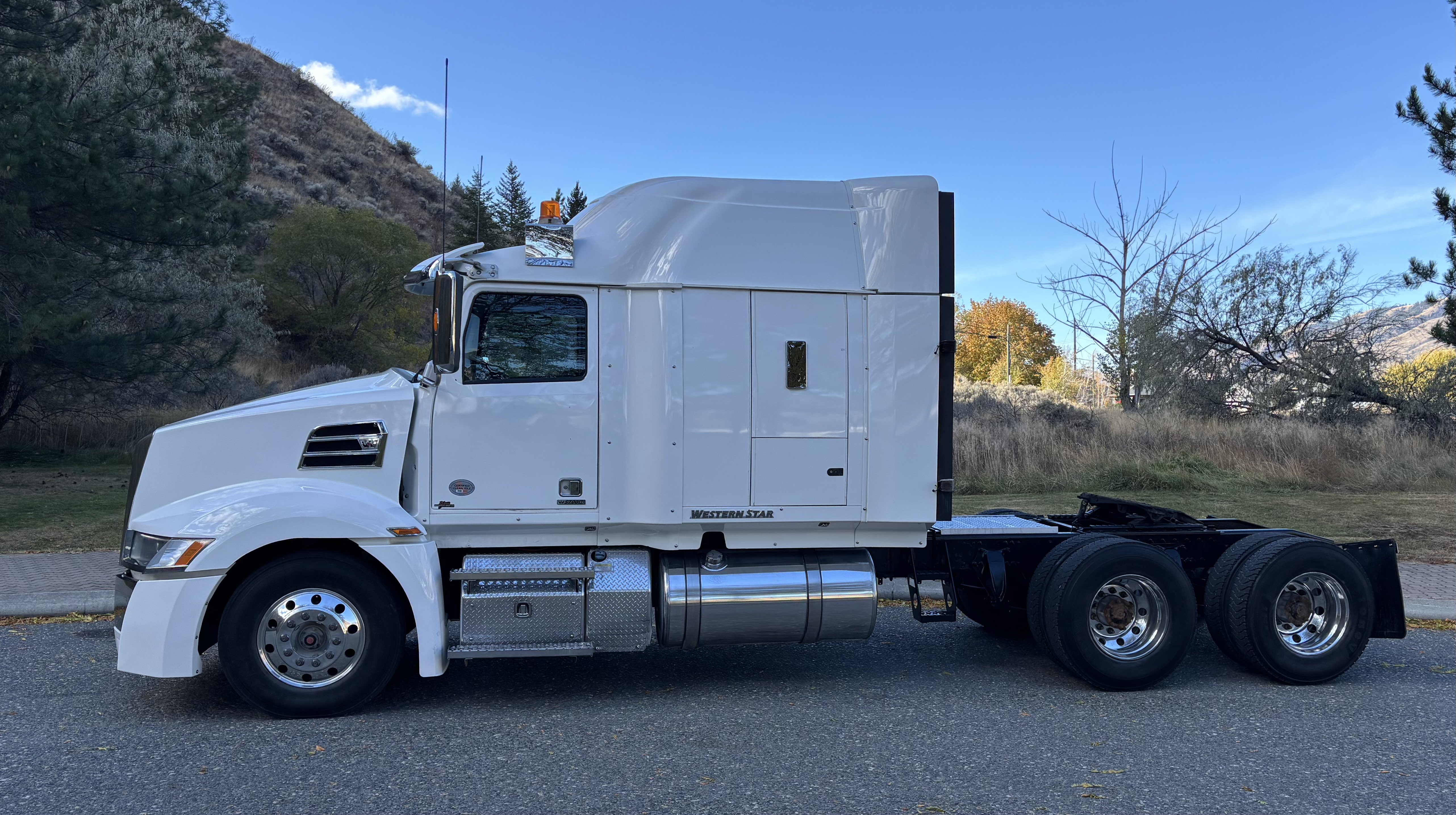 2021 Western Star 5700XE 068" Sleeper #MU3724L