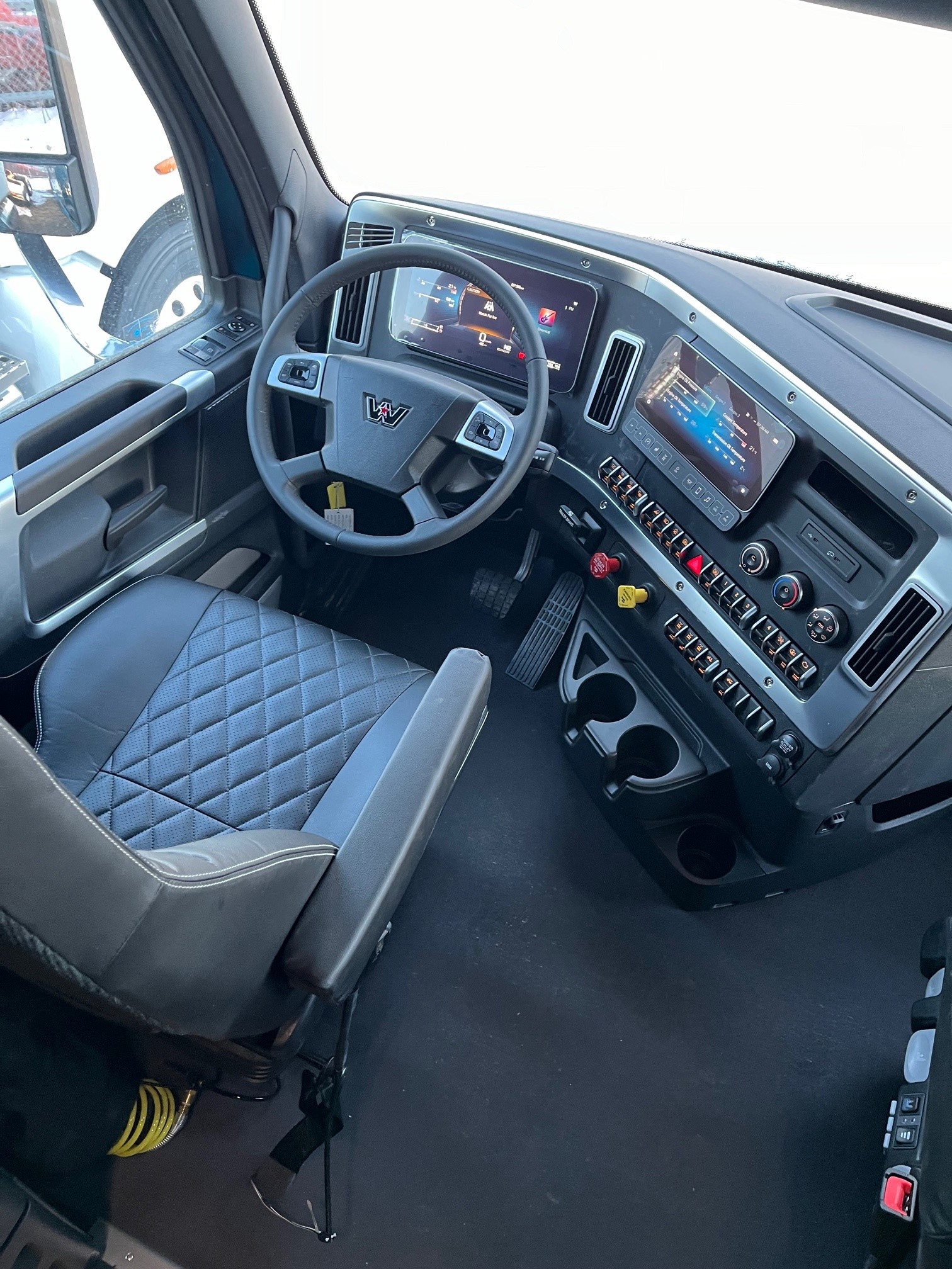 2025 Western Star 57X 072" Sleeper #WF0759N