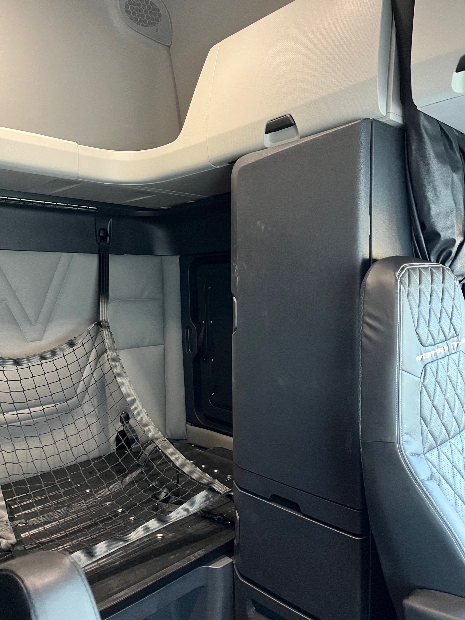 2025 Western Star 57X 072" Sleeper #WF0759N