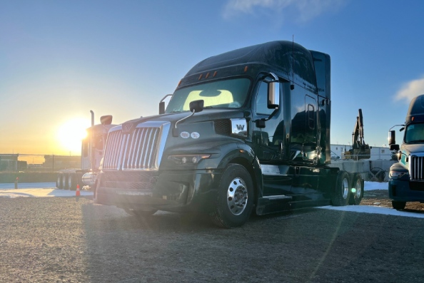 Photo of a new Western Star heavy-duty truck for long-distance hauling