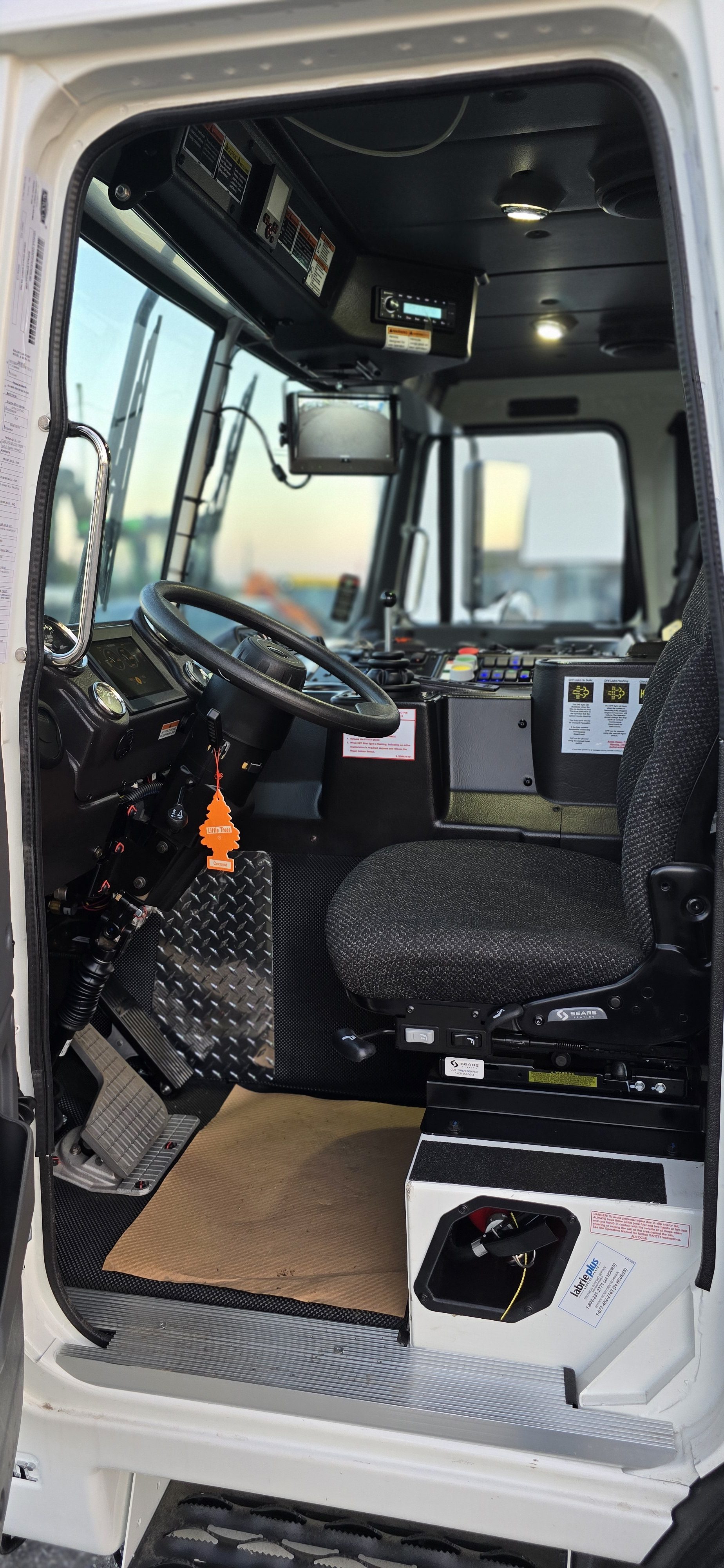 2024 AUTOCAR ACX64 DAY CAB" DAY CAB #247808N
