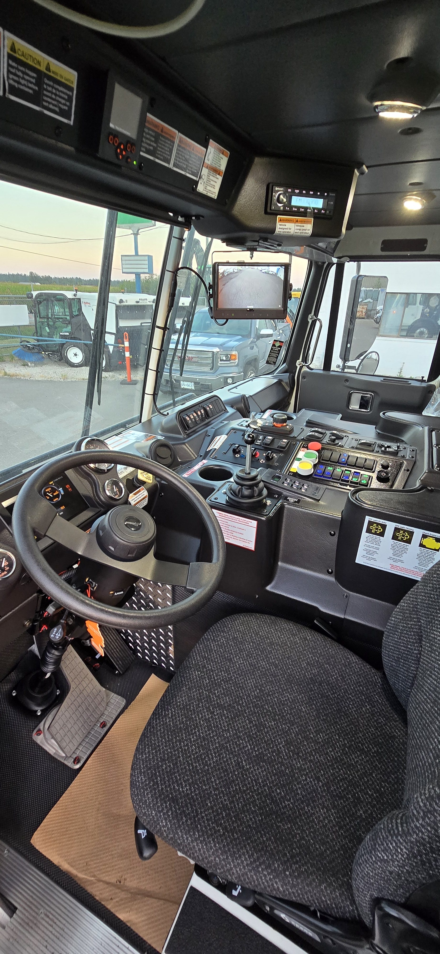 2024 AUTOCAR ACX64 DAY CAB" DAY CAB #247808N
