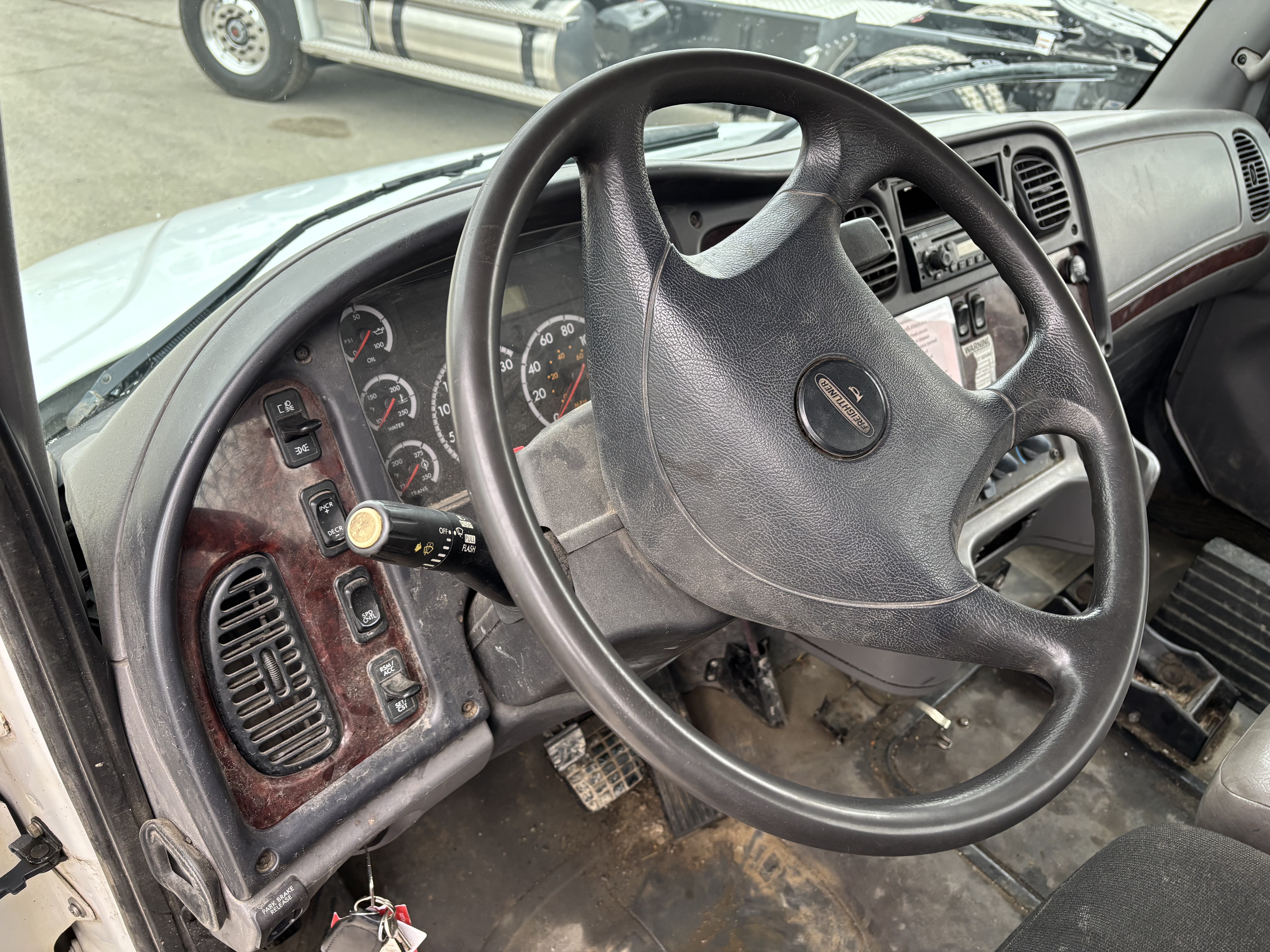 2010 FREIGHTLINER M2 DAY CAB" DAY CAB #AU2701C