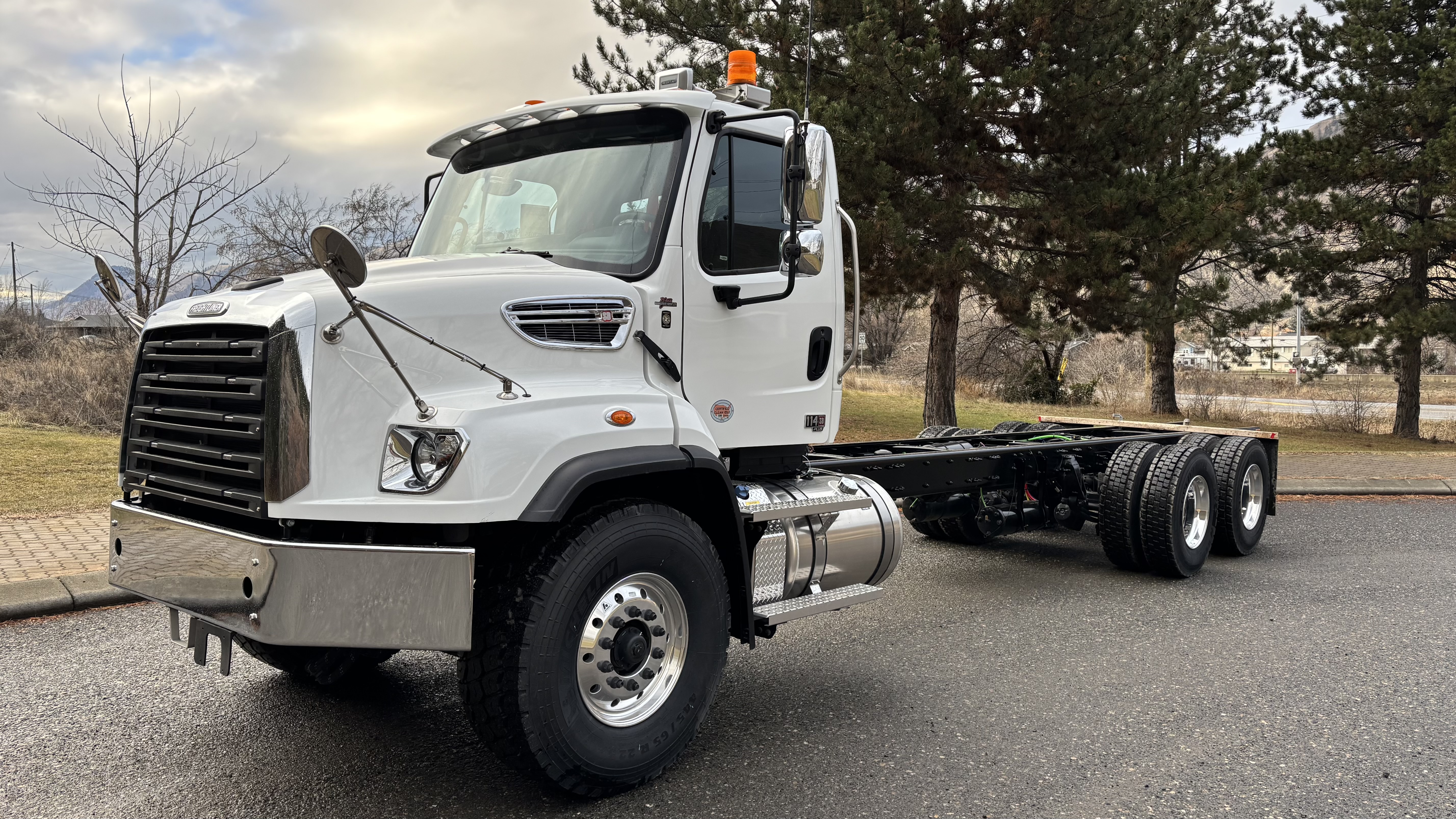 2026 FREIGHTLINER 114SD DAY CAB" DAY CAB #WF7035N