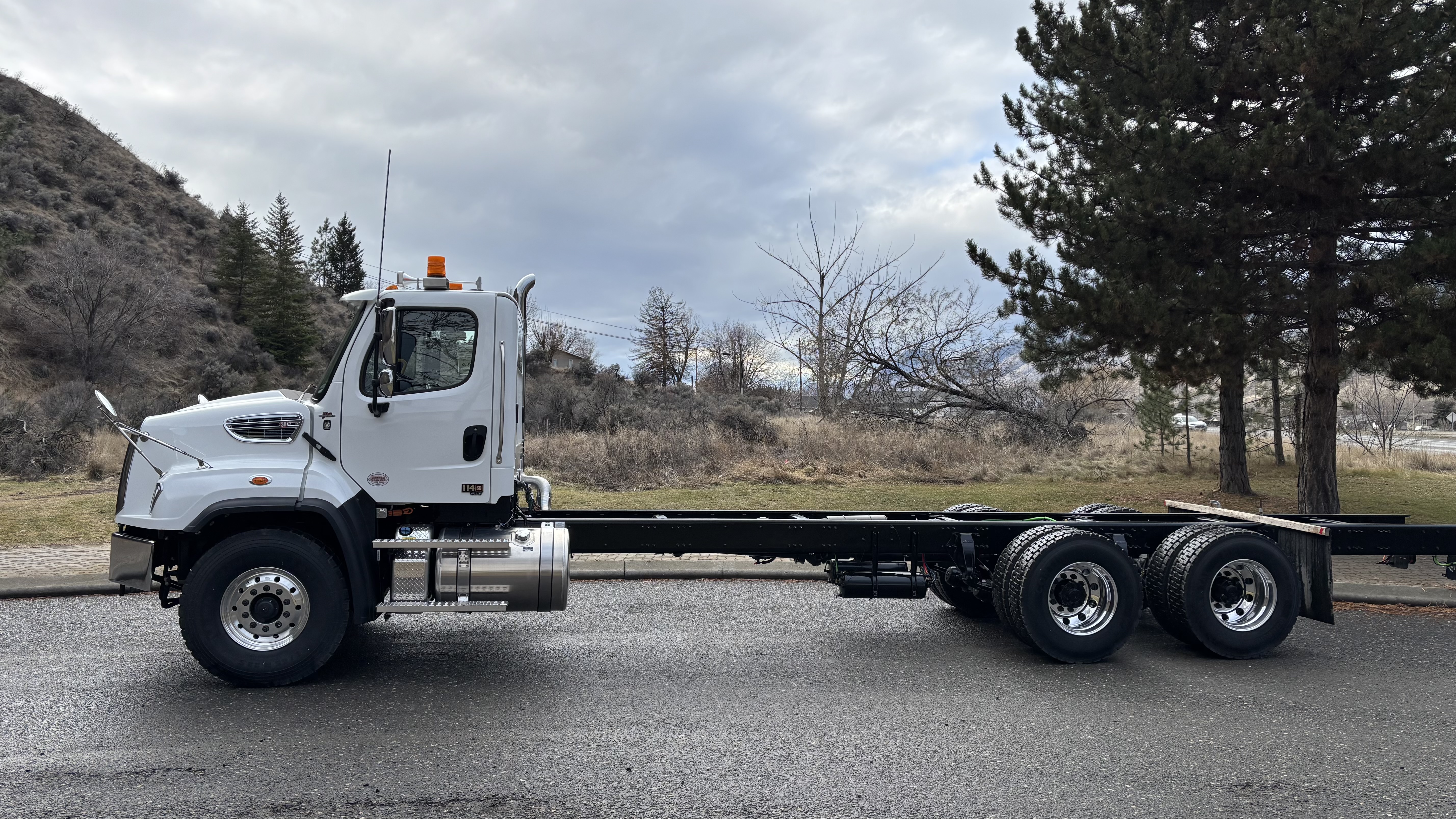 2026 FREIGHTLINER 114SD DAY CAB" DAY CAB #WF7035N