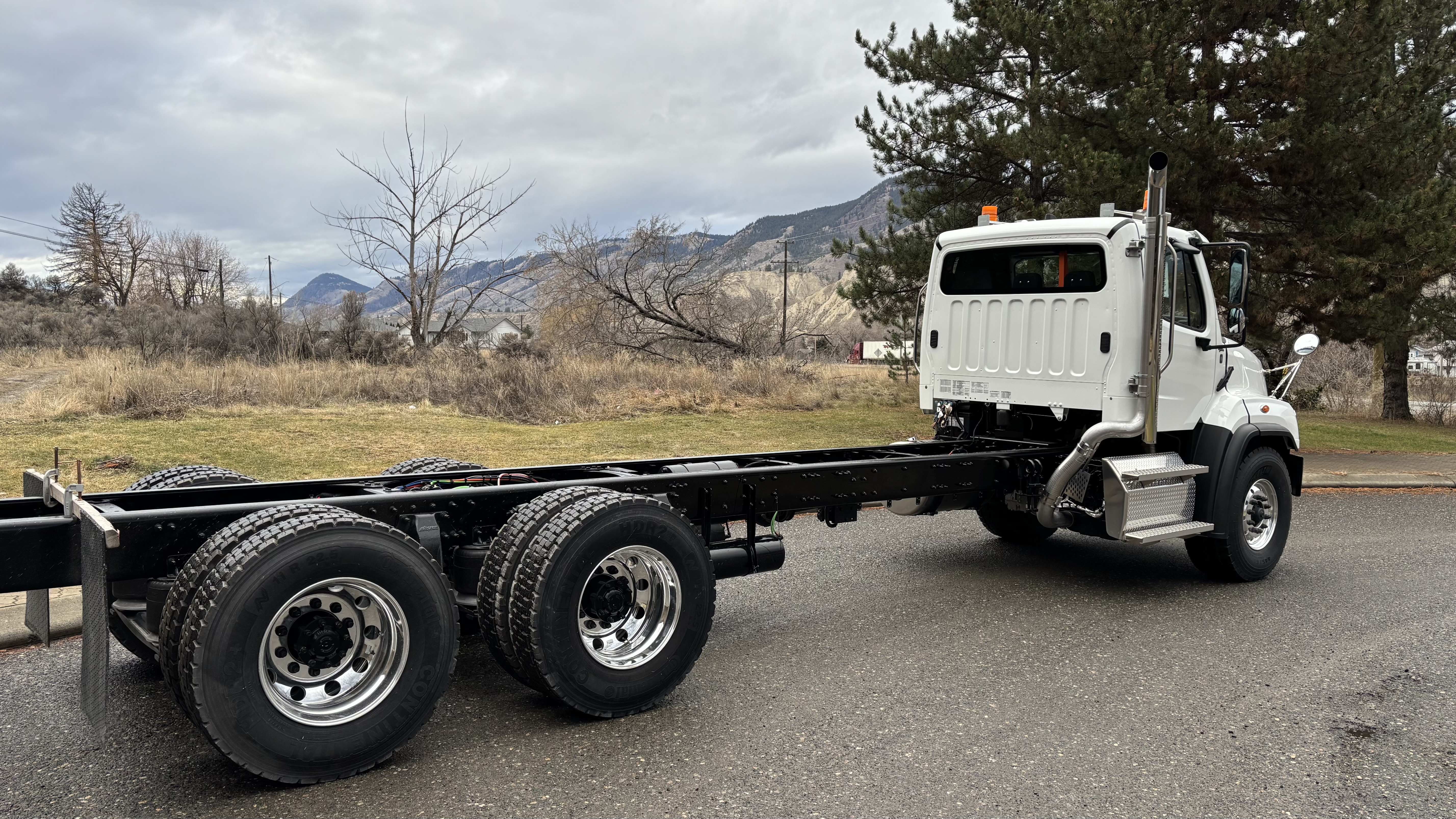 2026 FREIGHTLINER 114SD DAY CAB" DAY CAB #WF7035N