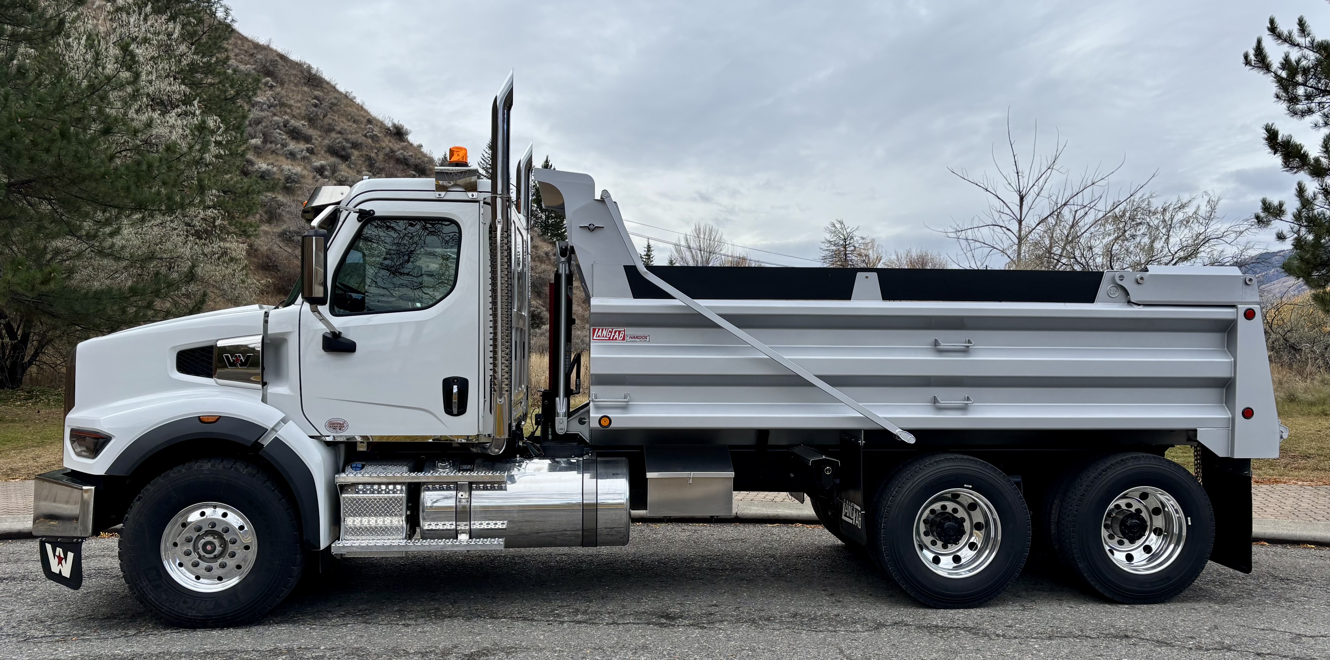 2026 WESTERN STAR 49XSB DAY CAB" DAY CAB #WL3511N