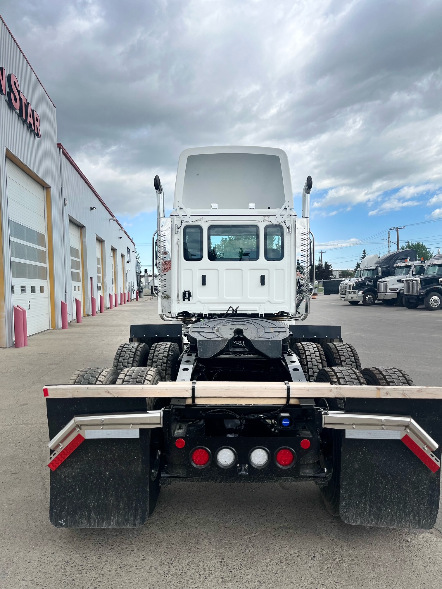 2026 WESTERN STAR 49X DAY CAB" DAY CAB #WL5895N