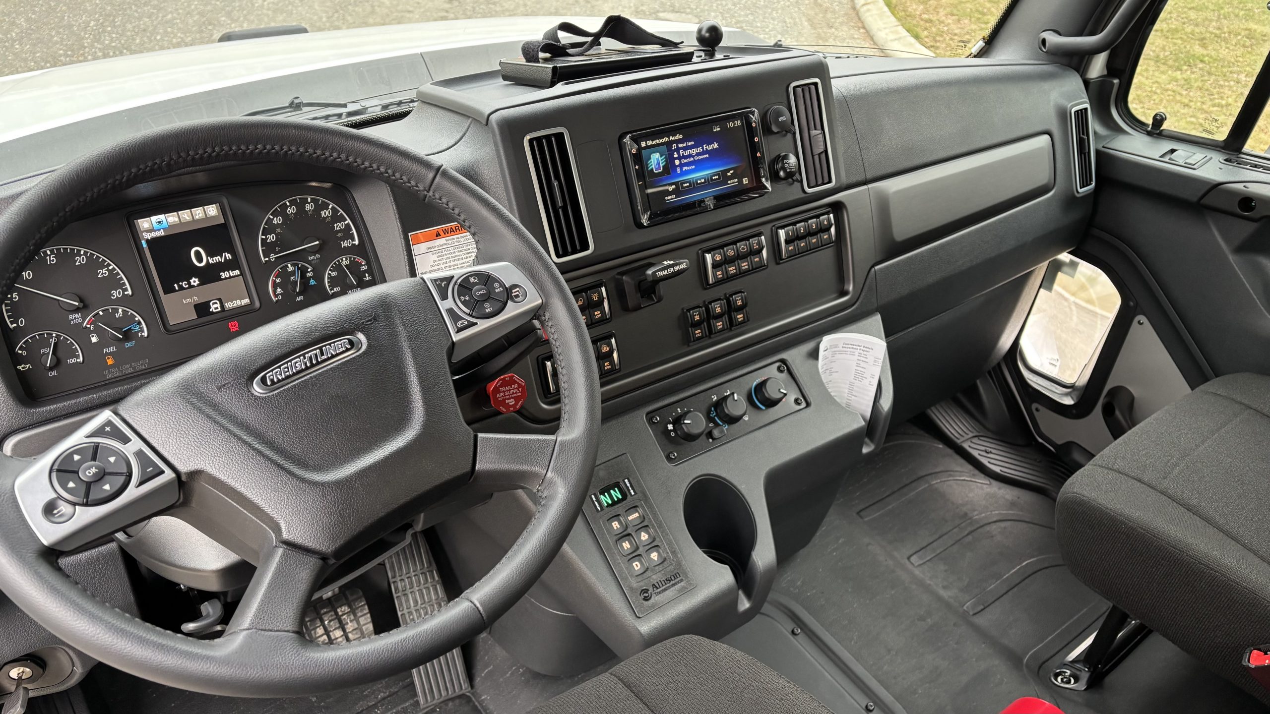 2026 FREIGHTLINER 114SD DAY CAB" DAY CAB #WM7723N