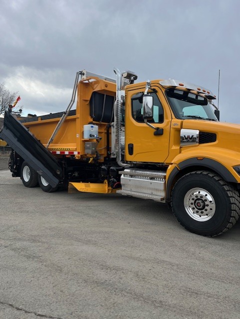 2026 WESTERN STAR 47X DAY CAB" DAY CAB #WT7976N