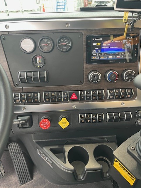 2026 WESTERN STAR 47X DAY CAB" DAY CAB #WT7976N