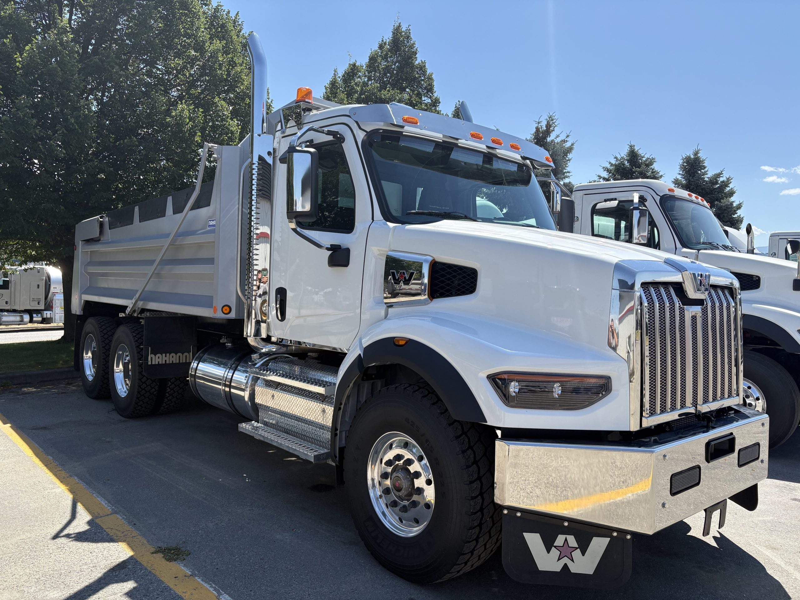 2026 WESTERN STAR 49X DAY CAB" DAY CAB #WT9240N