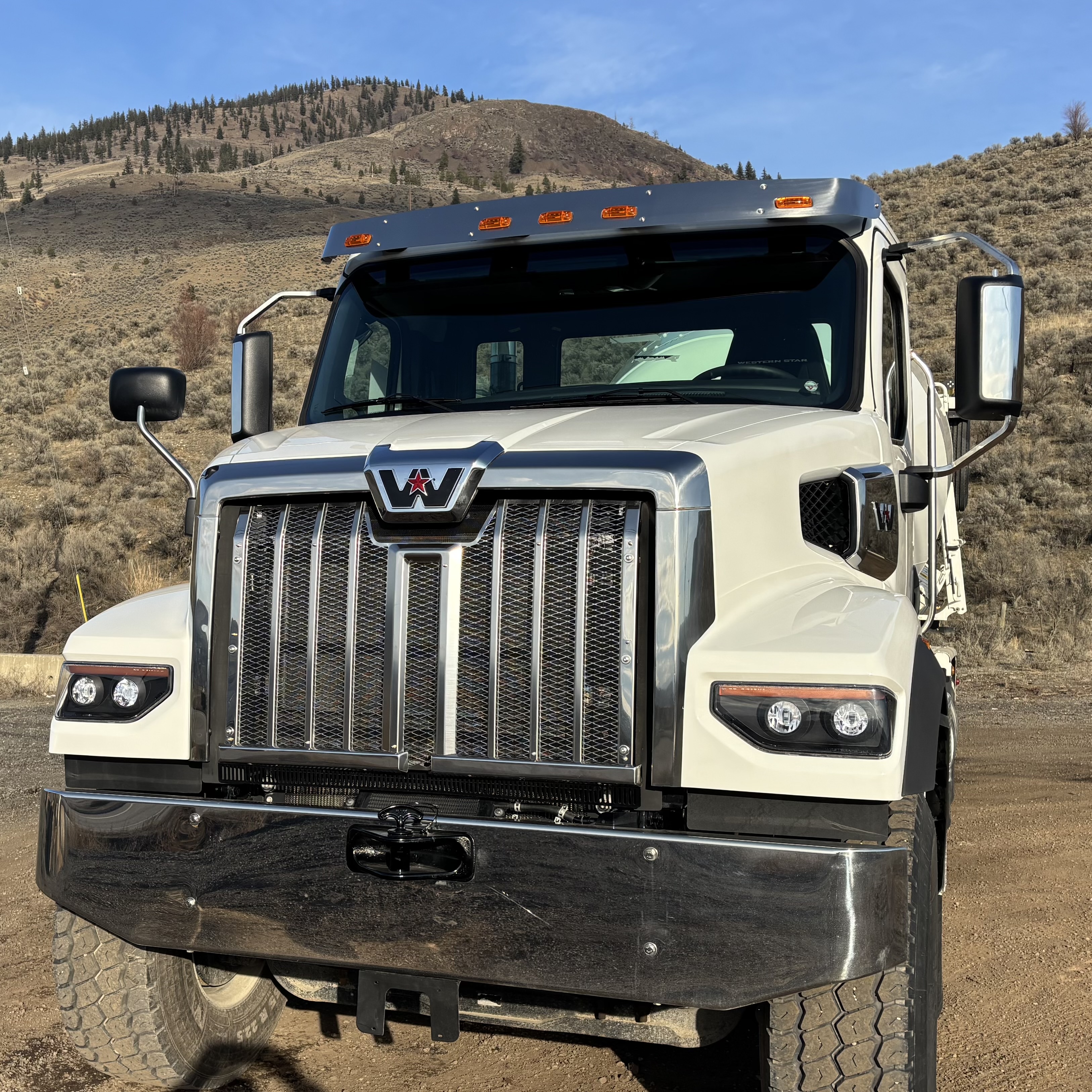 2026 WESTERN STAR 47XSF DAY CAB" DAY CAB #WT9272N